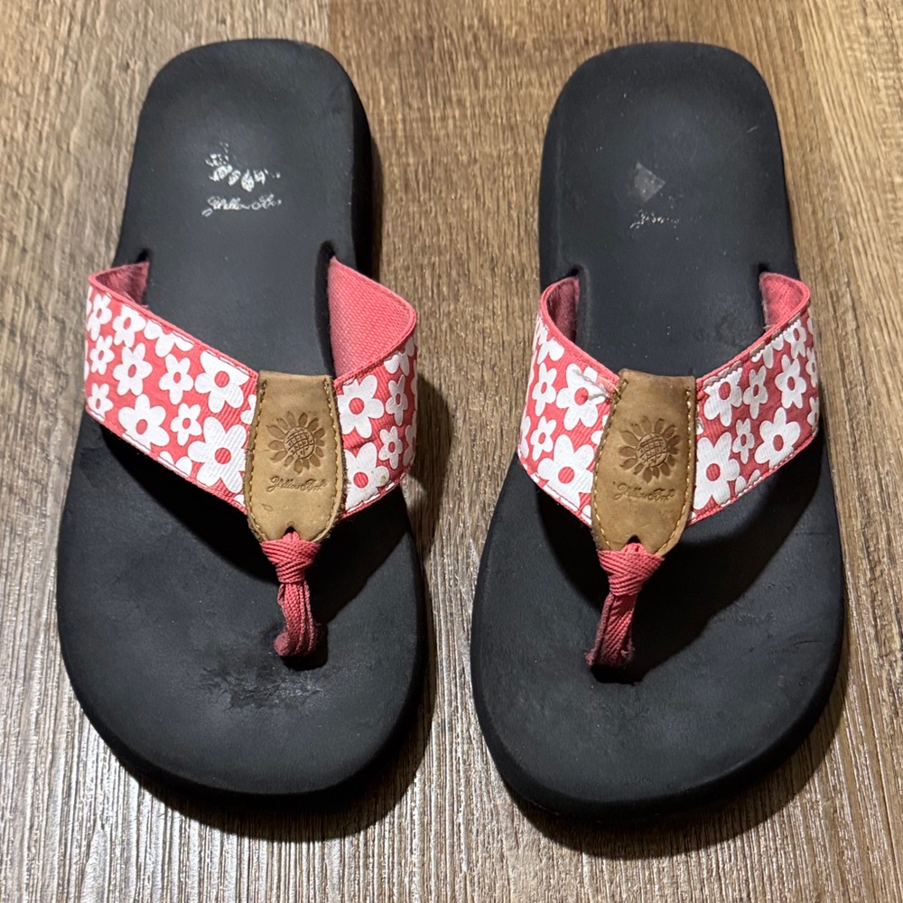 Yellow Box Women’s Pink White Flower  Sandals Size 8 Pre owned